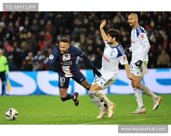 斯特拉斯堡1-2巴黎圣日耳曼,马尤卢与门德斯建功助客队六连胜 斯特拉斯堡1-2巴黎圣日耳曼,马尤卢与门德斯建功助客队六连胜